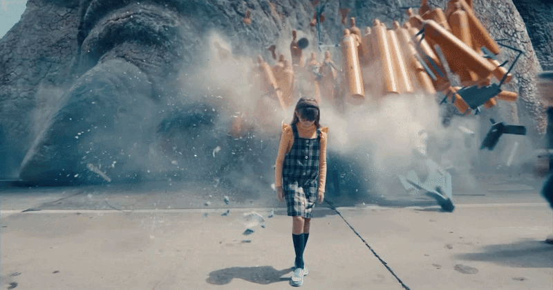 Archivo:Superman saves a little girl.gif