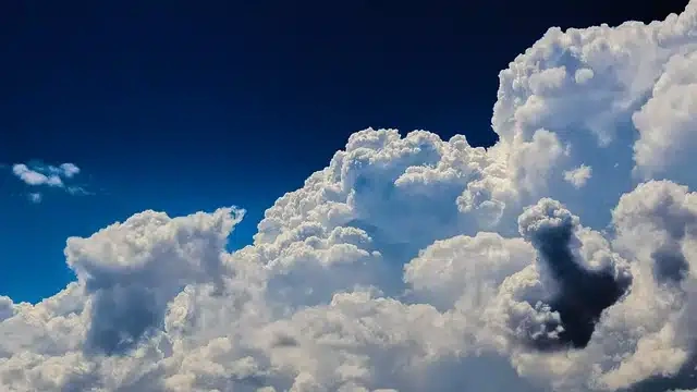 Archivo:Nube-1.png