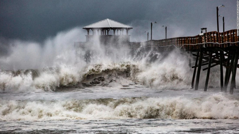 Archivo:180913155522-01-hurricane-florence-0913-super-tease.jpg