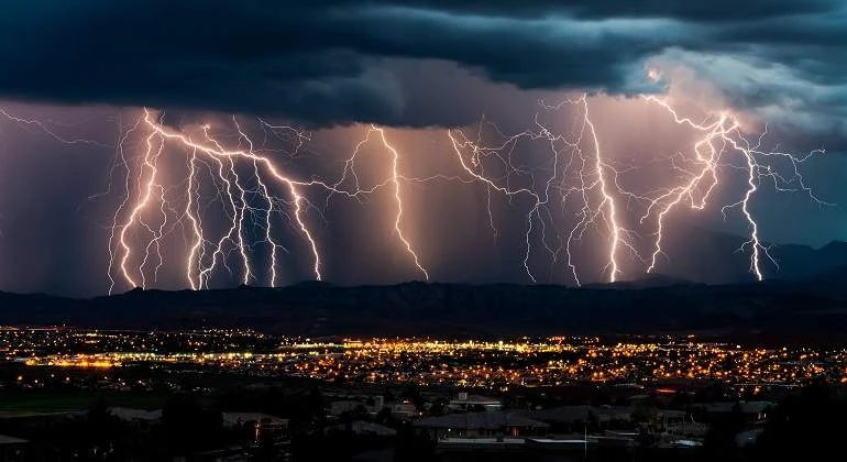 Archivo:Manipulacion del clima.jpg