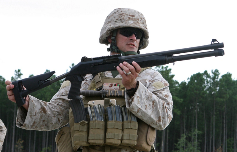 Archivo:Benelli M4.png
