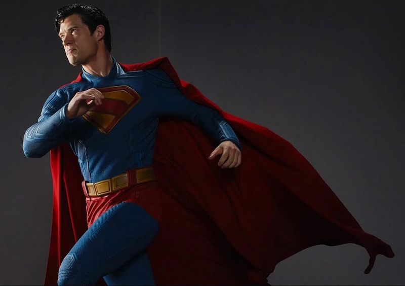 Archivo:Superman walking.jpg
